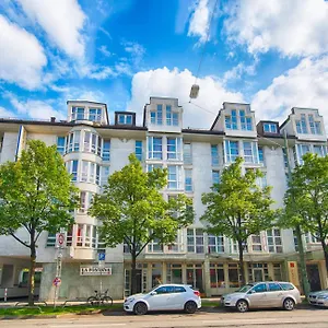 Leonardo West 4* Monachium